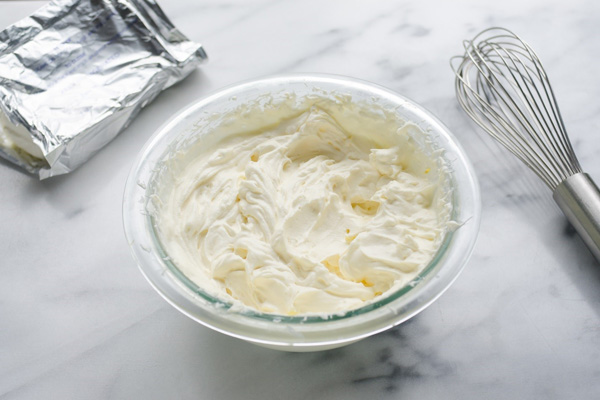 Cách làm kem phô mai trứng muối béo ngậy dễ làm tại nhà