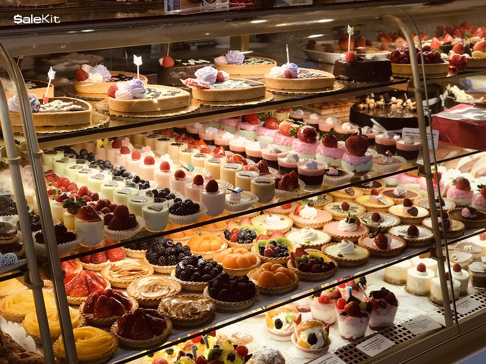 Lý do nên sử dụng tủ trưng bày bánh cho quán cafe?