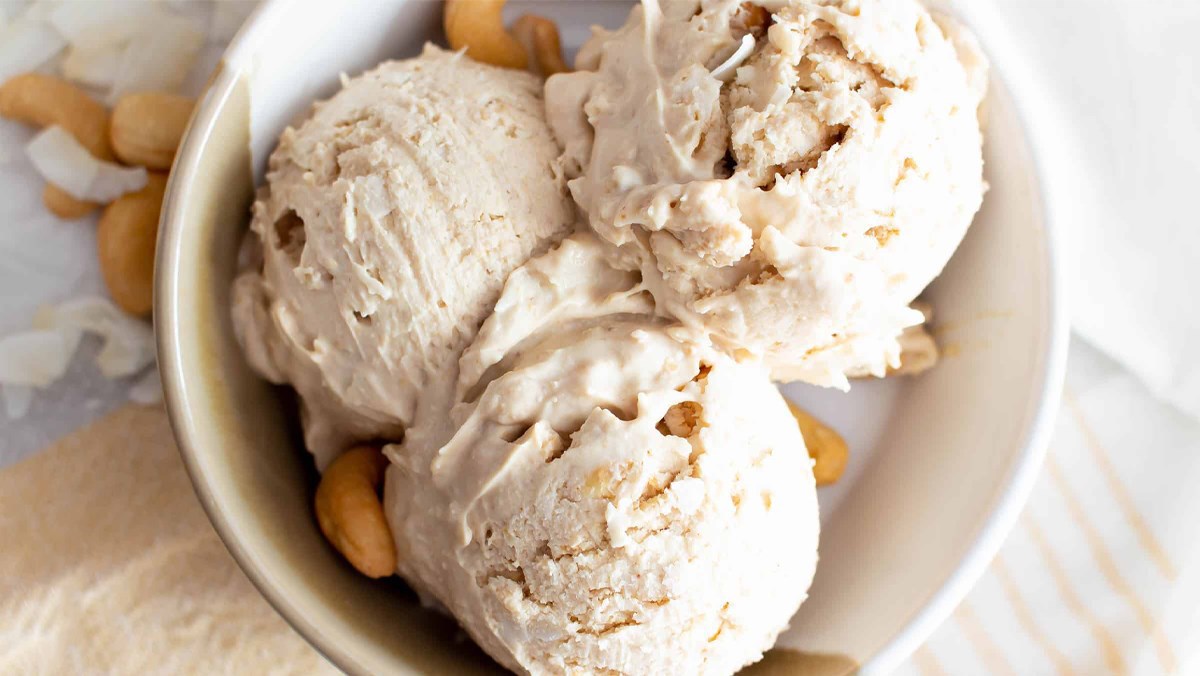 Hoàn thành cách làm kem dừa bằng Whipping Cream truyền thống