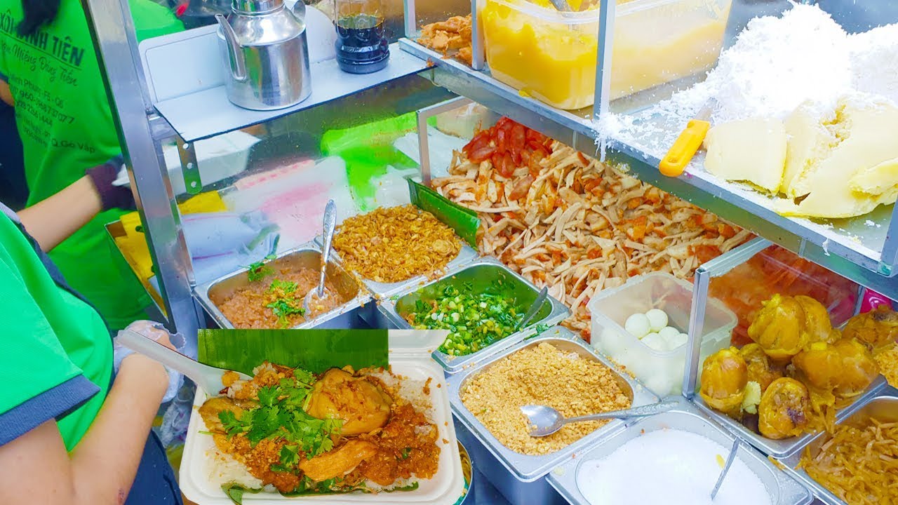 Quán Xôi gà tại đường Kinh Dương Vương đã bán từ khá lâu với món xôi ngon