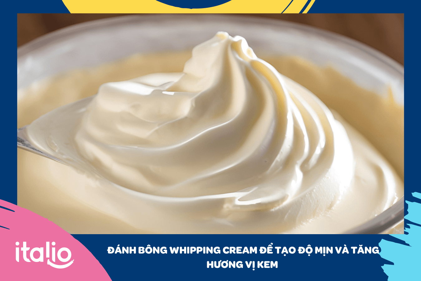 Đánh bông kem Whipping Cream trong khoảng 3 - 5 phút 