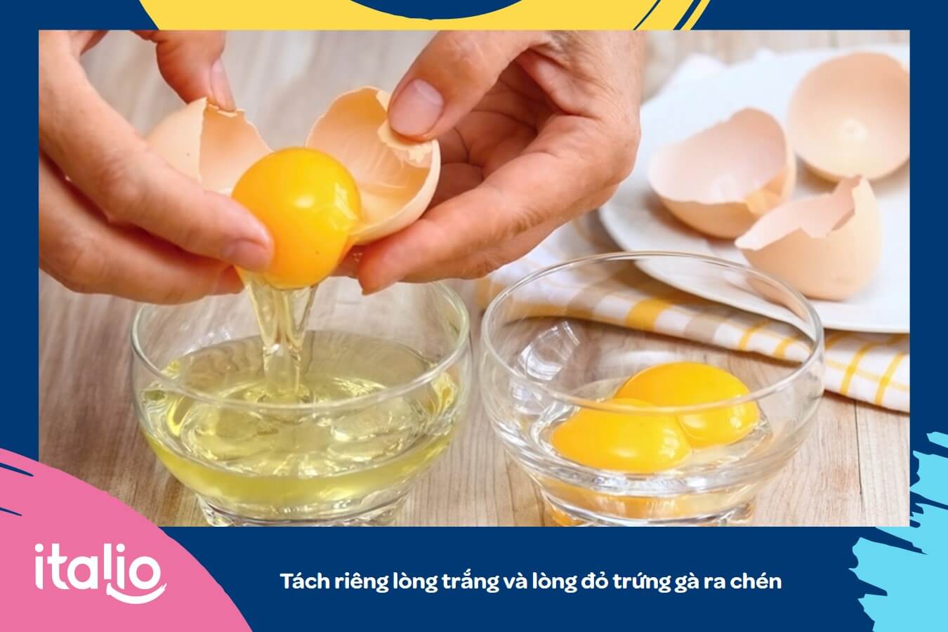 Tách trứng gà thành 2 chén riêng biệt